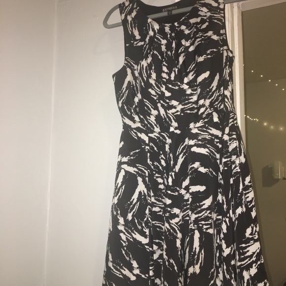 Express dress - Picture 4 of 5